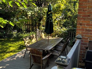 Outdoor dining - Ginger house (Chicago)