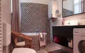 Bathroom - Downtown Rising Sun (104sqm 2bedr/2bath/living) (Budapest)