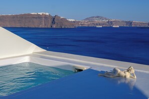 View from room - Oia Treasures Art Suites (Santorini)