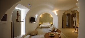 Suite Mewah, hot tub, pemandangan kebun | 1 kamar tidur, seprai katun Mesir, seprai premium, dan brankas