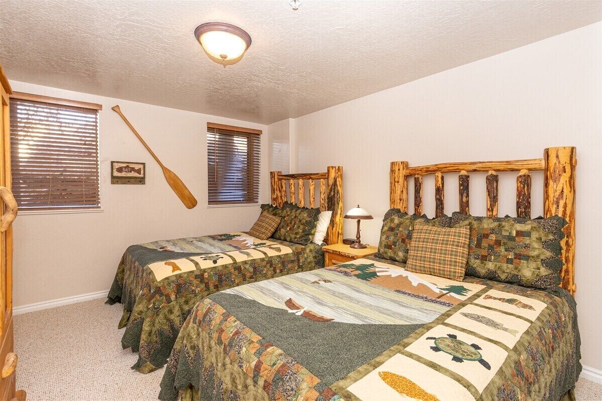 3 habitaciones, escritorio, tabla de planchar con plancha y wifi gratis 