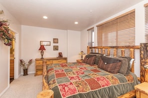 3 bedrooms, desk, iron/ironing board, free WiFi