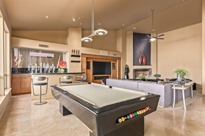 Bar (on property) - Scottsdale Elegance In a Private Gated Community (Scottsdale)