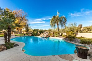 Outdoor pool - Scottsdale Elegance In a Private Gated Community (Scottsdale)