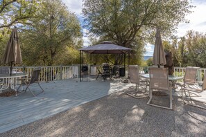 Ferienhütte, Mehrere Betten, Balkon, Bergblick | Ausblick vom Zimmer
