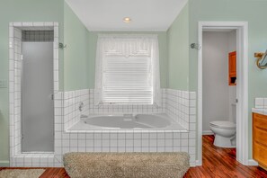 Ferienhütte, Mehrere Betten, Balkon, Bergblick | Badezimmer | Handtücher