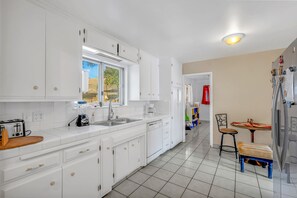 Private kitchen - House of Color (Mariposa)