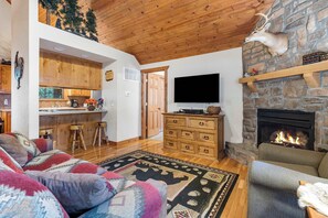 Cabin, Multiple Beds, Patio, Garden View (Milby Hideaway) | Living area | 42-inch flat-screen TV with digital channels, fireplace
