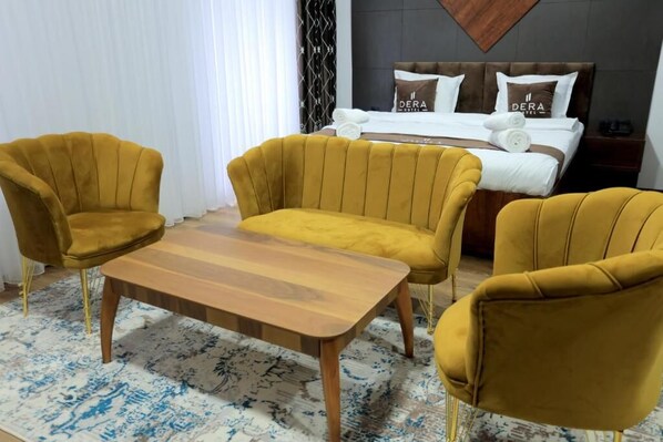 1 bedroom, desk, WiFi