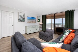 Smart TV, video games - Beachfront Condo, Heated Pool and SPA! (Indian Rocks Beach)