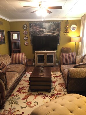 Smart TV, DVD player, books