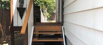 Free self serve breakfast. 12 mins to USA border/26 mins to Writing on Stone.