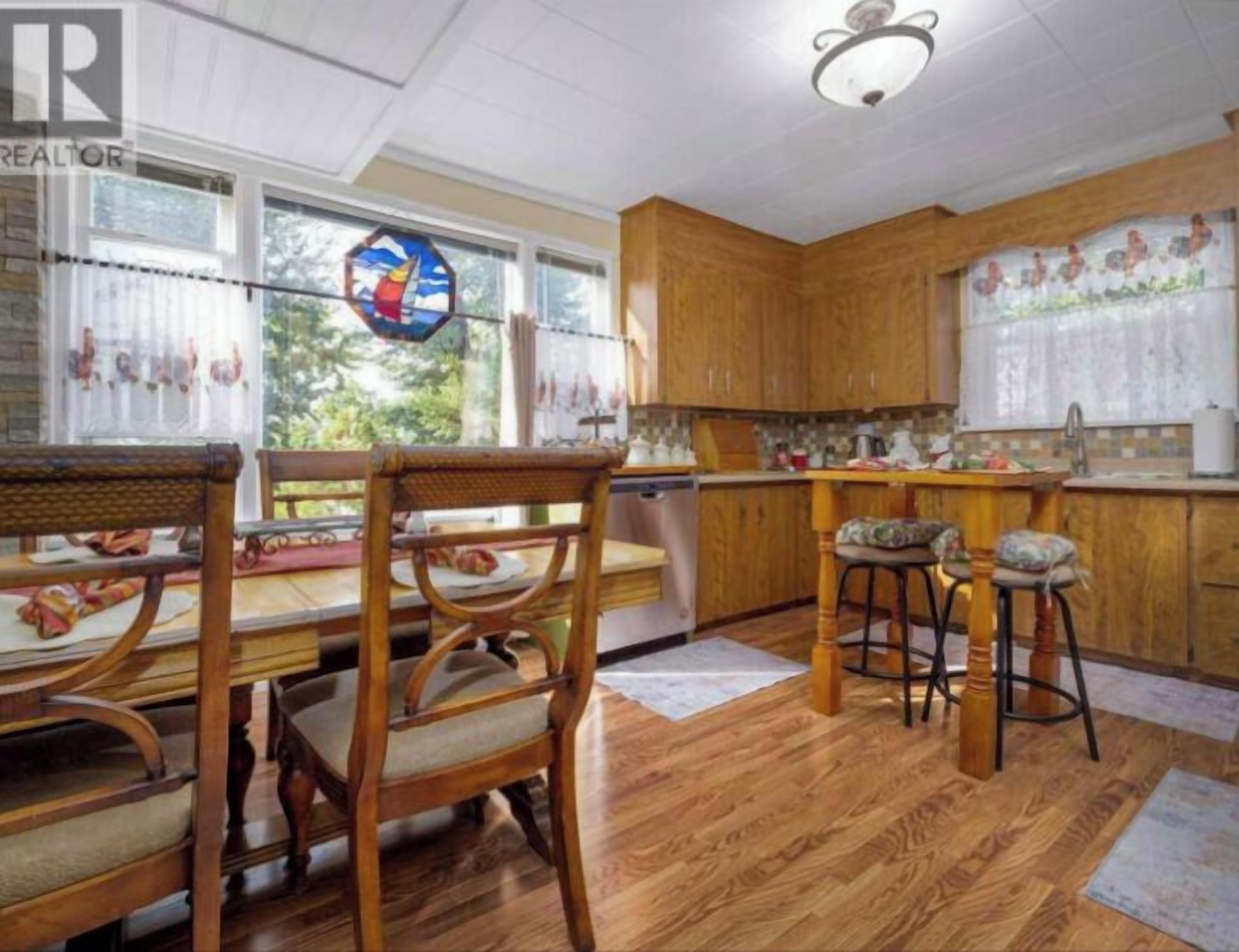 冰箱、微波炉、烤箱、炉灶