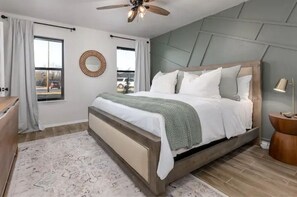 6 bedrooms, desk, WiFi