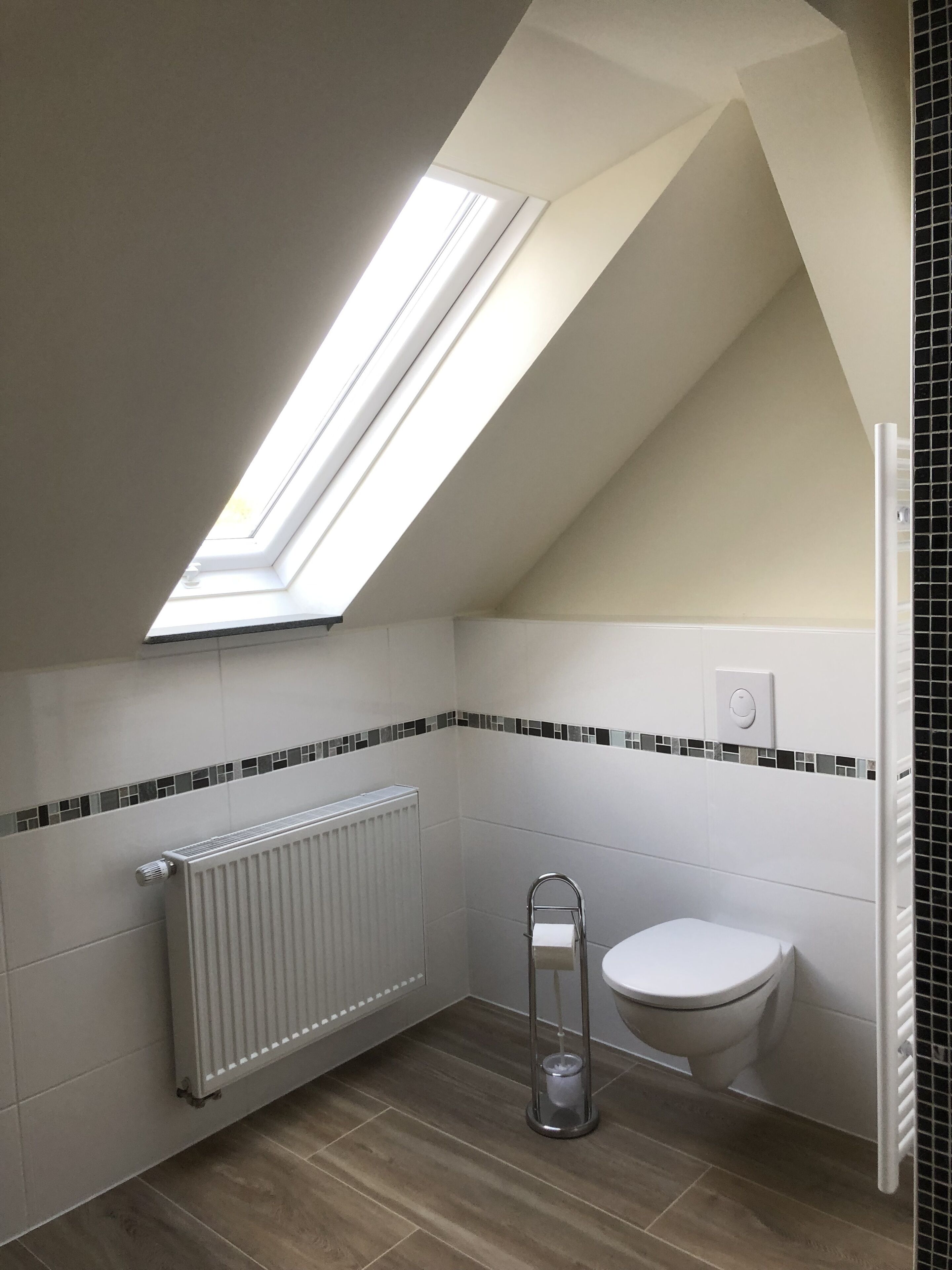 Douche, sèche-cheveux, serviettes fournies, papier toilette
