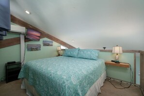 1 bedroom, free WiFi, bed sheets - Corner View at Cedar Cove! Gulf View Downtown! (Cedar Key)