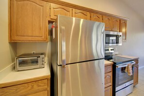 Refrigerador, microondas, placa de cocina, lavavajillas