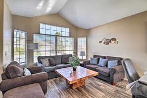 Televisión y chimenea 