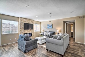 Televisión y chimenea 