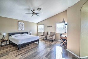 5 Schlafzimmer, Schreibtisch, Bügeleisen/Bügelbrett, WLAN