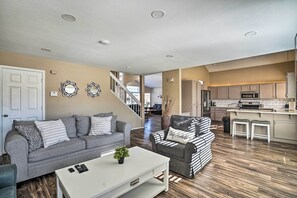 Televisión y chimenea 