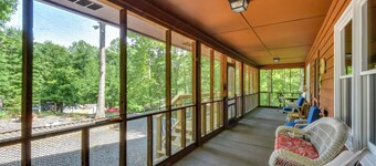 Cozy Hiawassee Cabin - 4 Mi to Lake Chatuge!