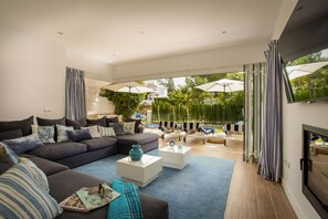 A modern living room with a sectional sofa, two coffee tables, and a fireplace. - Angela House for 12 people with Wi-Fi 78447 (Napoli)