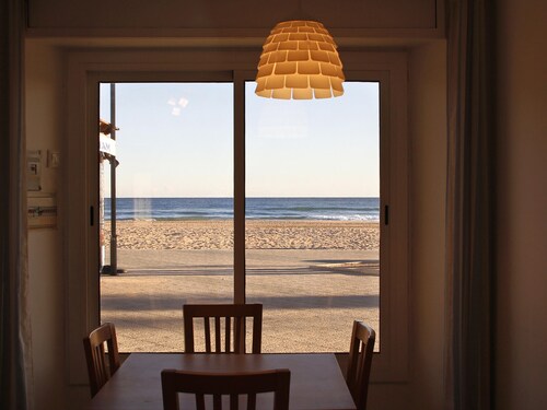 Renovated Seaside Apartment in Torredembarra
