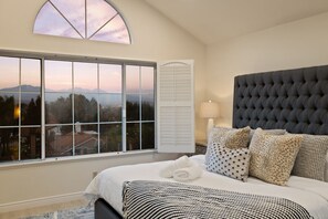 4 bedrooms, iron/ironing board, travel crib, free WiFi