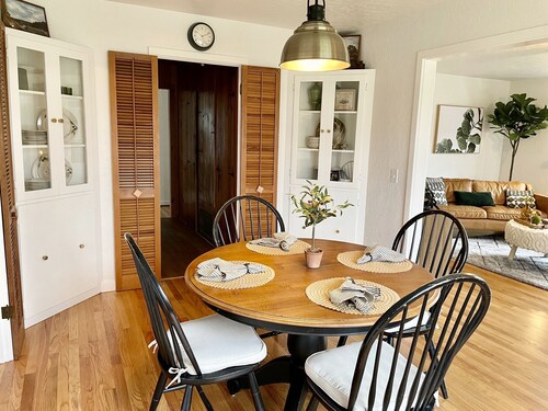 Cozy Anderson Cottage close to everything!