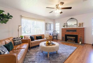 Smart TV, fireplace, books, stereo