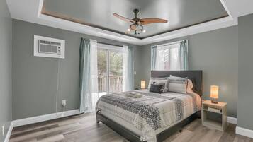 5 chambres, bureau, fer et planche Ă repasser, lit parapluie