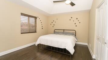 4 Schlafzimmer, Schreibtisch, Bügeleisen/Bügelbrett, kostenloses WLAN