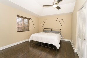 4 bedrooms, desk, iron/ironing board, free WiFi - Luxury House minutes away from O'Hare and Downtown Chicago (Bensenville)