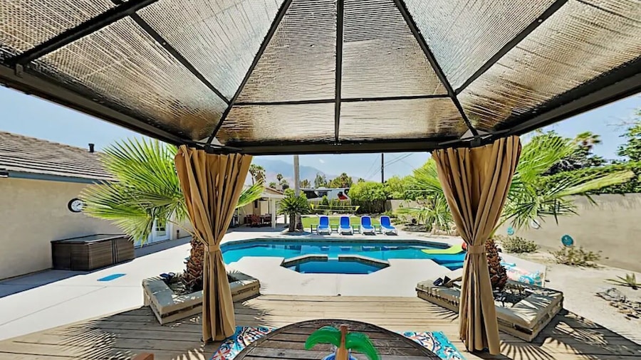 Luxe Retreat - Backyard Oasis
