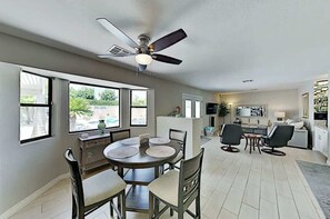 獨棟房屋, 多張床, 可使用泳池, 泳池景觀 (Luxe Retreat) | 用餐區