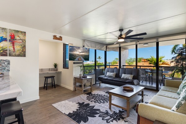 Condo, Plusieurs lits, baignoire à jets, vue sur l’océan | Intérieur
