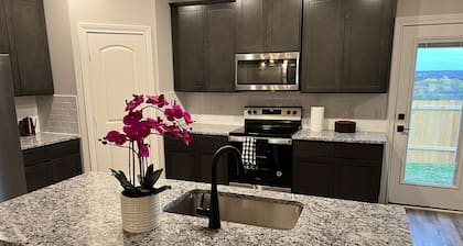 5TVs*75”TV*Fort Worth*Arlington*4Bedroom*King Bed