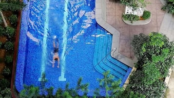 3 piscines extérieures