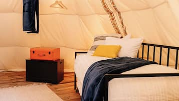 1 bedroom, bed sheets