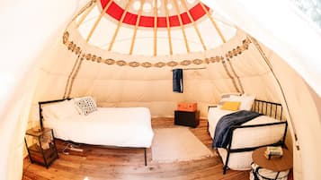 1 bedroom, bed sheets