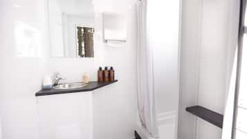 Shower, towels