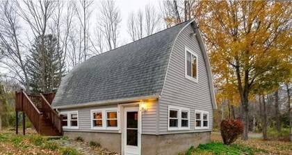 Cozy Cabin w/ Cathedral Cabin on 7-Acres with Pond