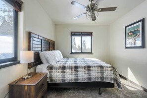 5 makuuhuonetta, työpöytä, vauvan matkasänky, ilmainen Wi-Fi