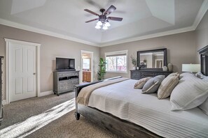 7 bedrooms, desk, iron/ironing board, travel crib