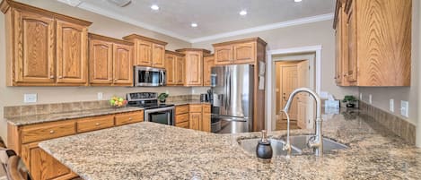 Fridge, microwave, stovetop, dishwasher
