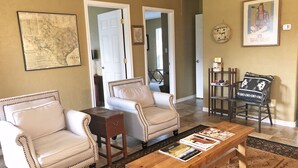 Living area - Inn at Indian Creek (Burton)