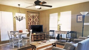 Living area - Inn at Indian Creek (Burton)