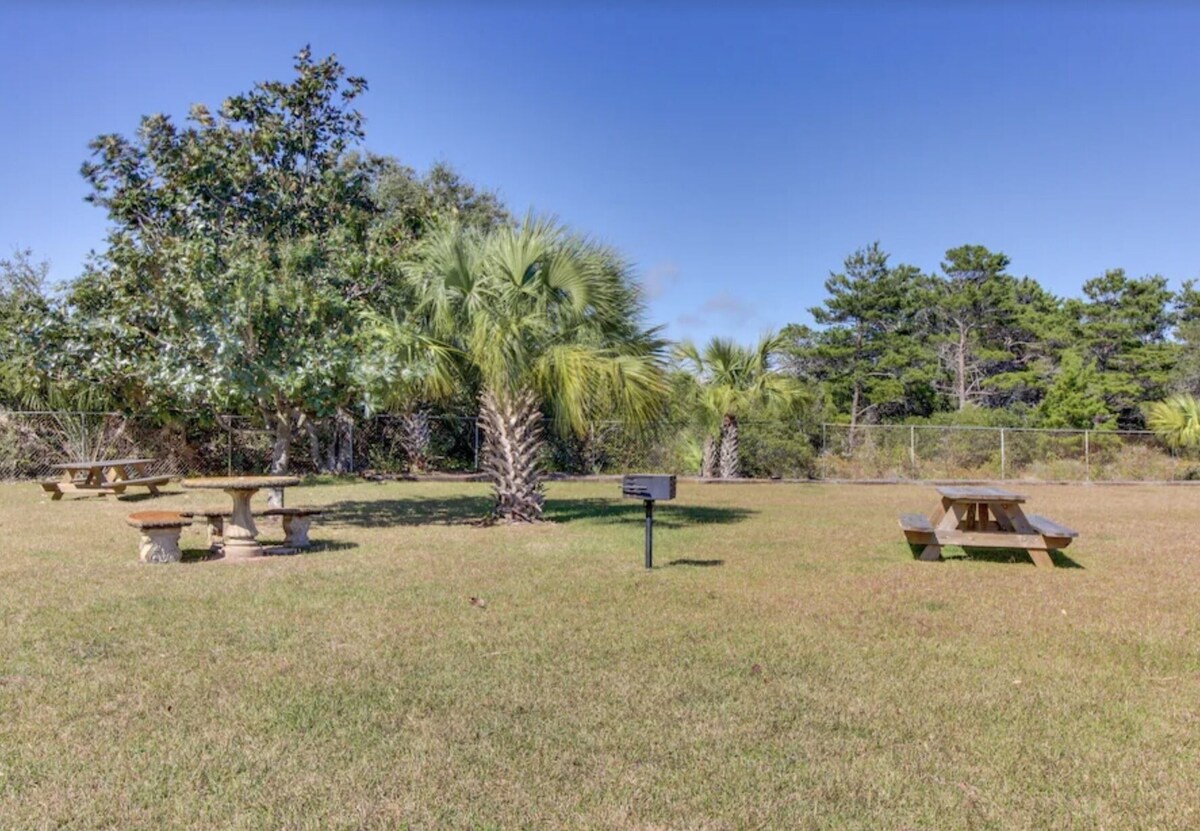 Photo 22 of Modern Condo Lake 1+bed 2 bath 
 Bonus Bunk Rm 3 Pools 1 heated Heart of Destin