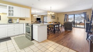 Unclassified image, 3 of 29, button - Pointe Royale Oasis (Branson)